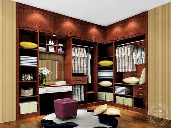  什么是步入式衣柜？家庭步入式衣柜應(yīng)如何挑選？