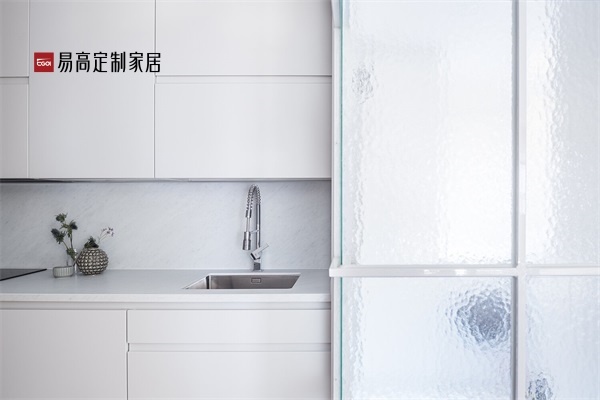 定制櫥柜和成品櫥柜哪個更有優勢？